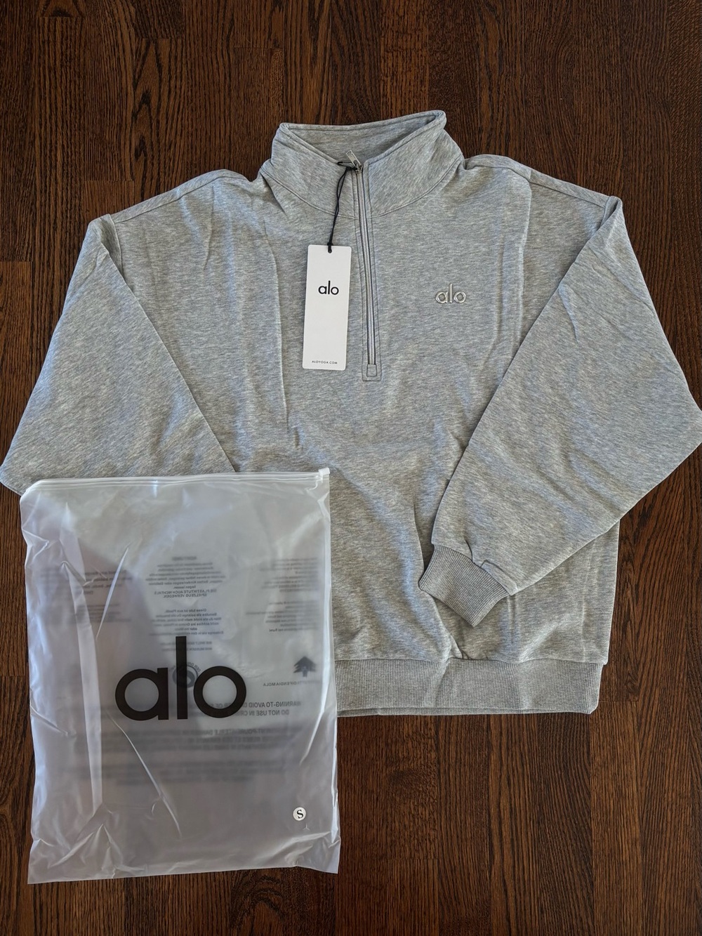 ALO Yoga Men’s Heather Gray Half-Zip Sweatshirt